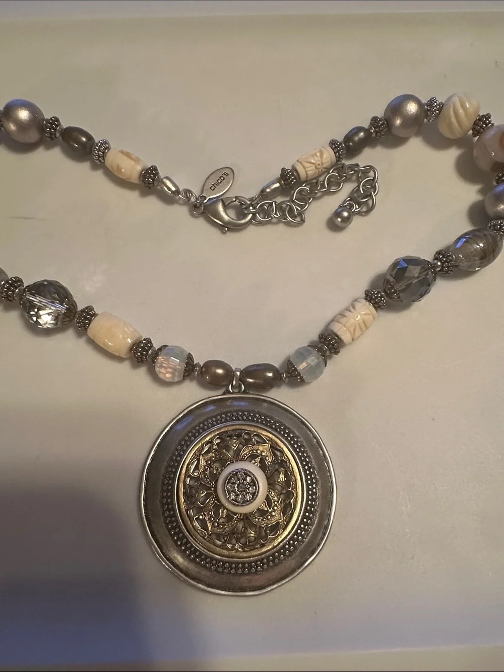 Chicos decorative round